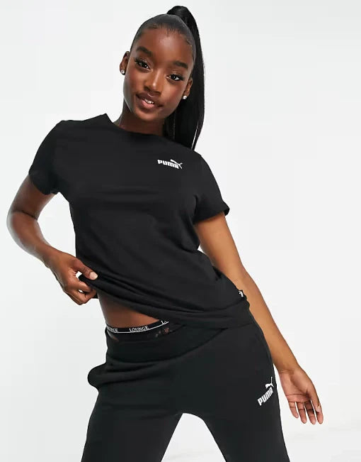 ESSENTIALS SMALL LOGO WOMEN´S TEE